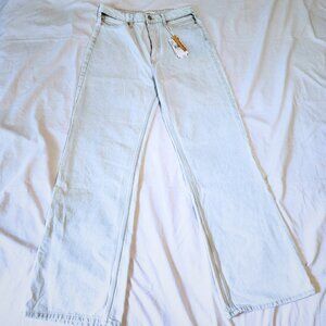 Mango "The Wide Leg Jeans" Light Wash | NWT & Cutout Pocket Detail | Size 8 US